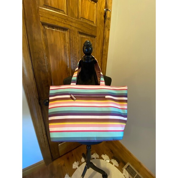 Striped Tote Beach Bag w/tags. Swim Bag Pool Bag  HUGE inside compartment - Picture 2 of 11